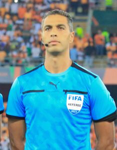 آمين عمر حكم الساحة